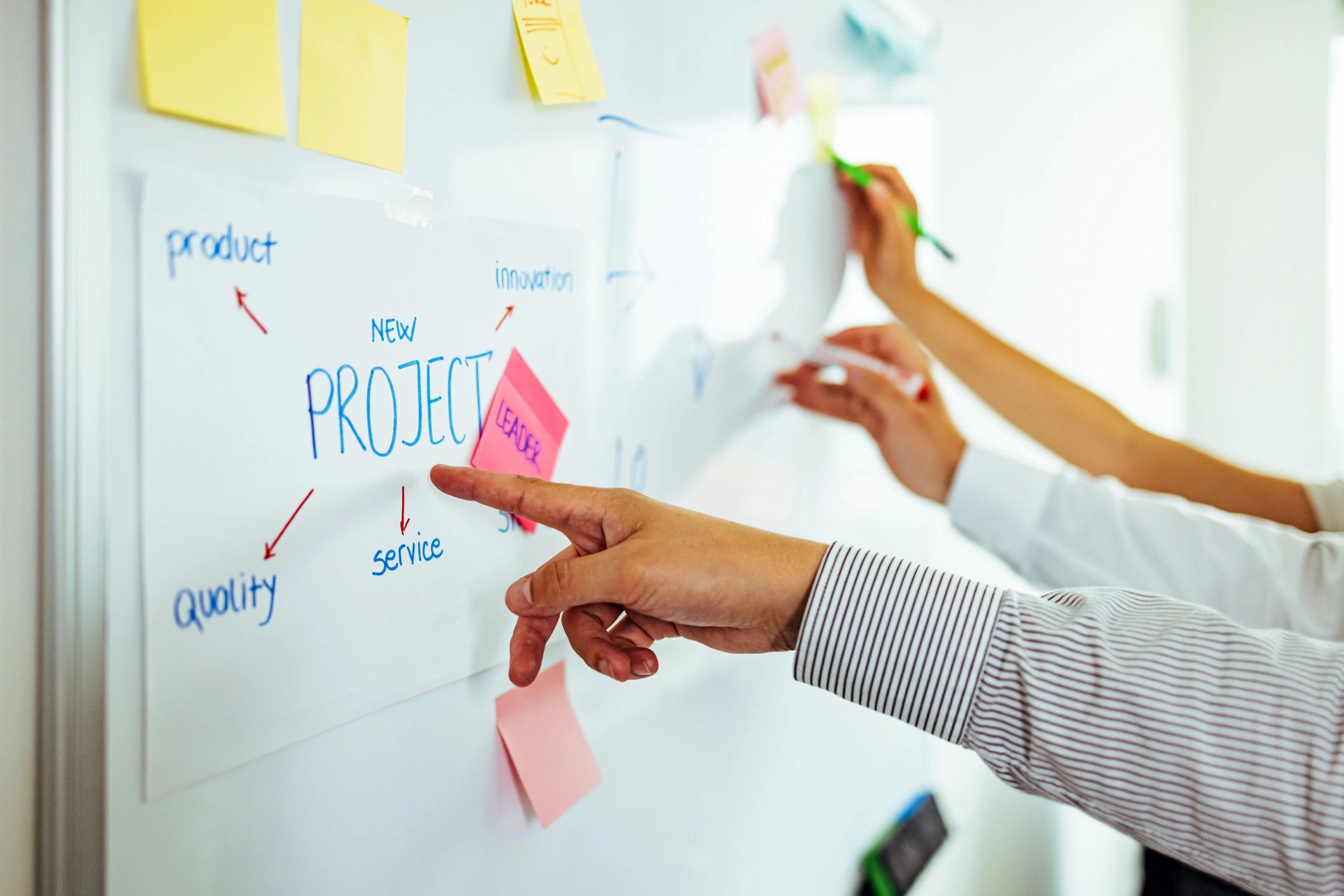 Designer planning user experience concepts on a whiteboard